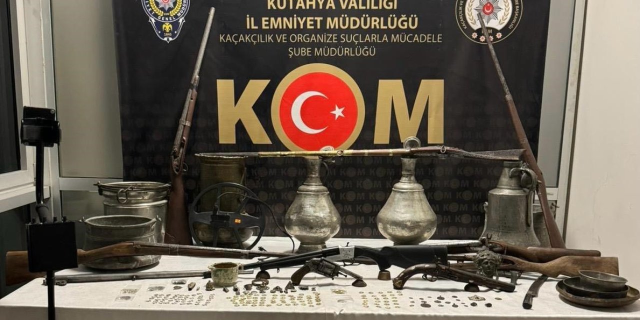 Otomobilinde Ve Evinde Çok Sayıda Tarihi Eser Ele Geçirildi