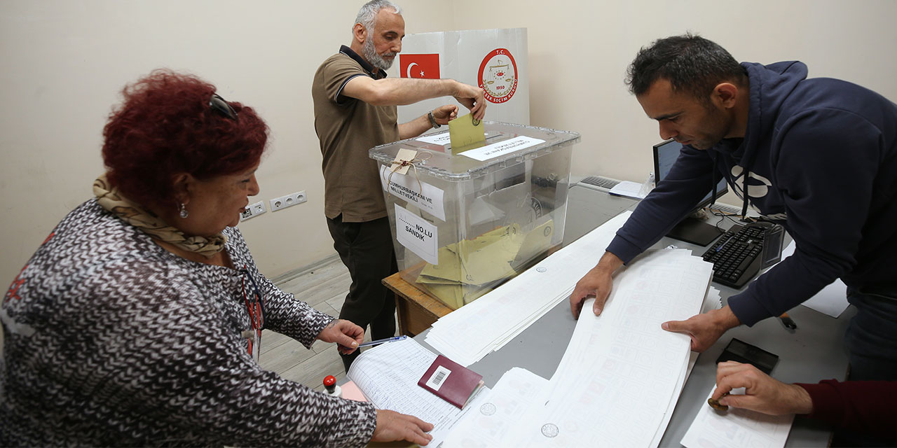 Trabzon Havalimanı'nda oy verme işlemi başladı