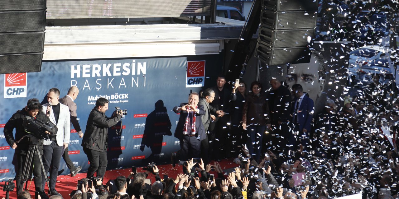 Yeniden Aday Gösterilen Antalya Büyükşehir Belediye Başkanı Böcek’ten Hem Eleştiri Hem Birlik Mesajı