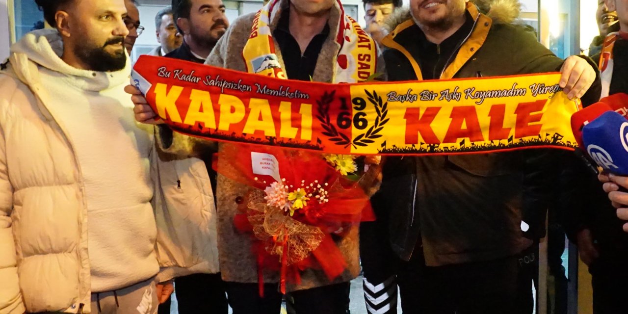 Burak Yılmaz'a Kayseri'de Meşaleli Karşılama