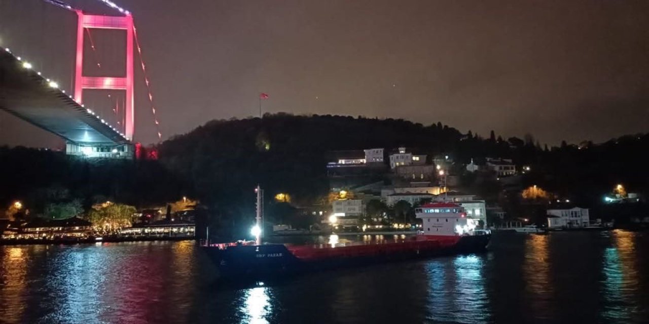İstanbul Boğazı'nda Gemi Trafiği Askıya Alındı-1