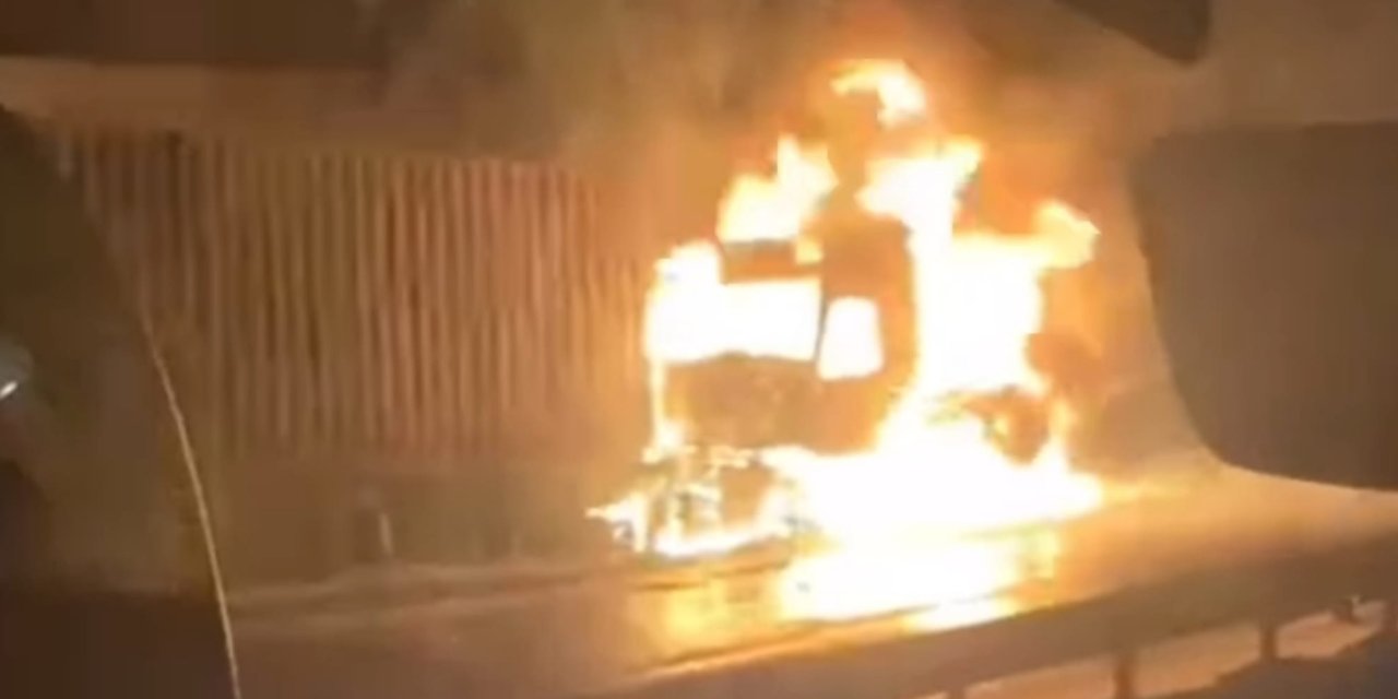 Erzincan’da Zincirleme Kaza Yapan 3 Tır'dan Biri Yandı: 3 Yaralı