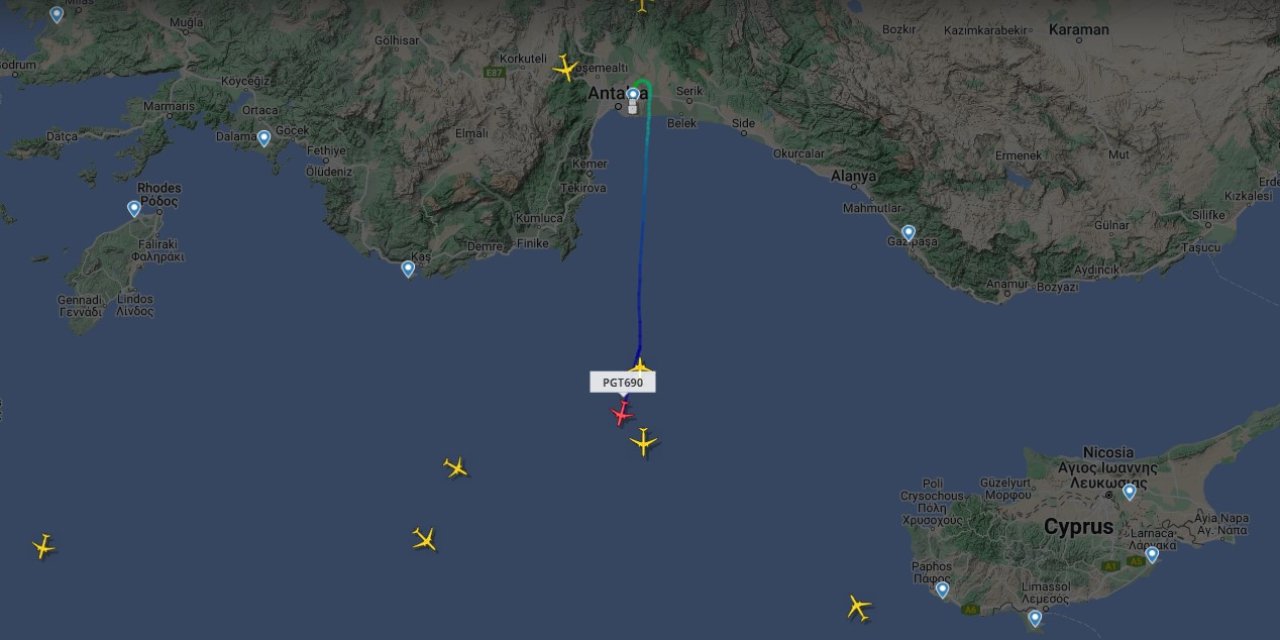 İstanbul- Riyad Seferini Yapan Yolcu Uçağı Antalya'ya Acil İniş Yaptı (2)- Yeniden