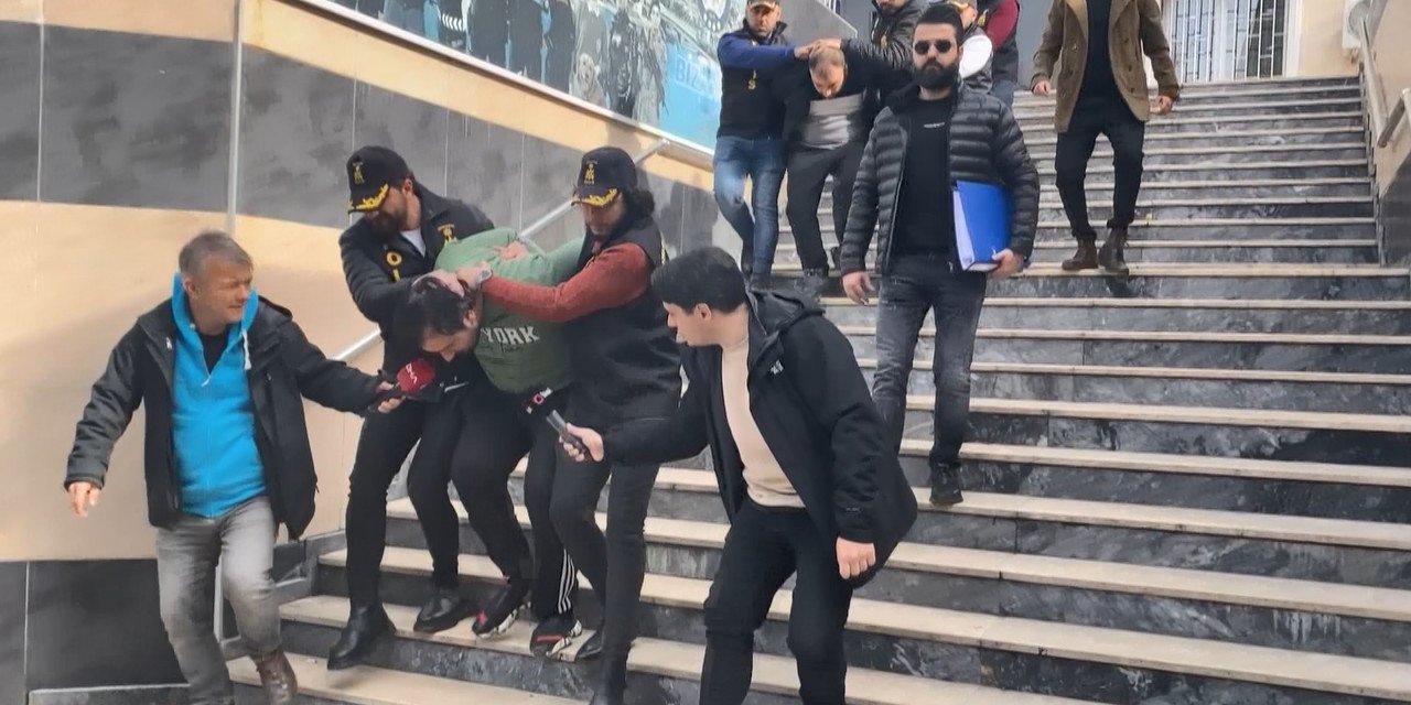 Esenyurt'ta Cadde Ortasındaki Gasp: Şüpheliler Tutuklandı