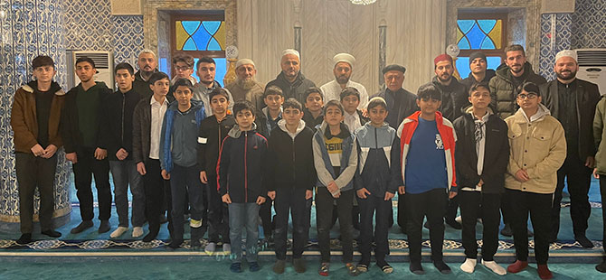 Rize'de yılın ilk gününde Aileler Sabah Namazında bir araya geldi