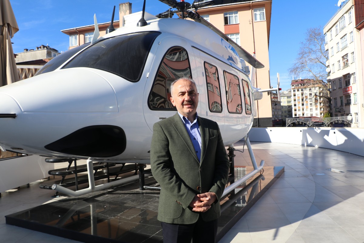 Şehrin ortasındaki helikopter görenleri şaşırtıyor