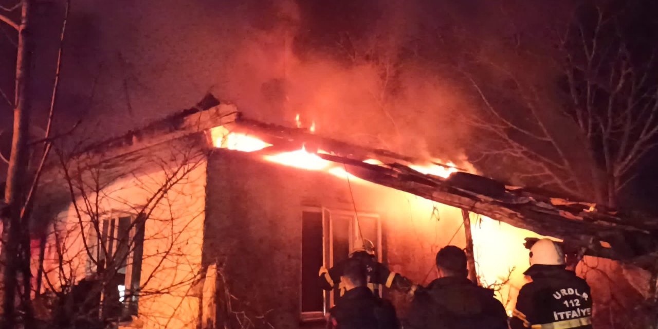 Evdeki Yangında Oğul Öldü, Anneyi Komşular Kurtardı