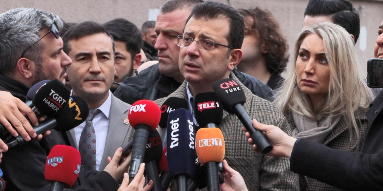 İbb Başkanı İmamoğlu Saldırının Düzenlendiği Santa Maria Kilisesi'ni Ziyaret Etti