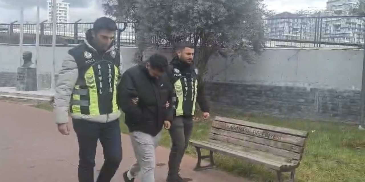 Kağıthane'de Otomobilin Aynasını Kırıp Kaza Yapan Motosiklet Sürücüsü Gözaltına Alındı