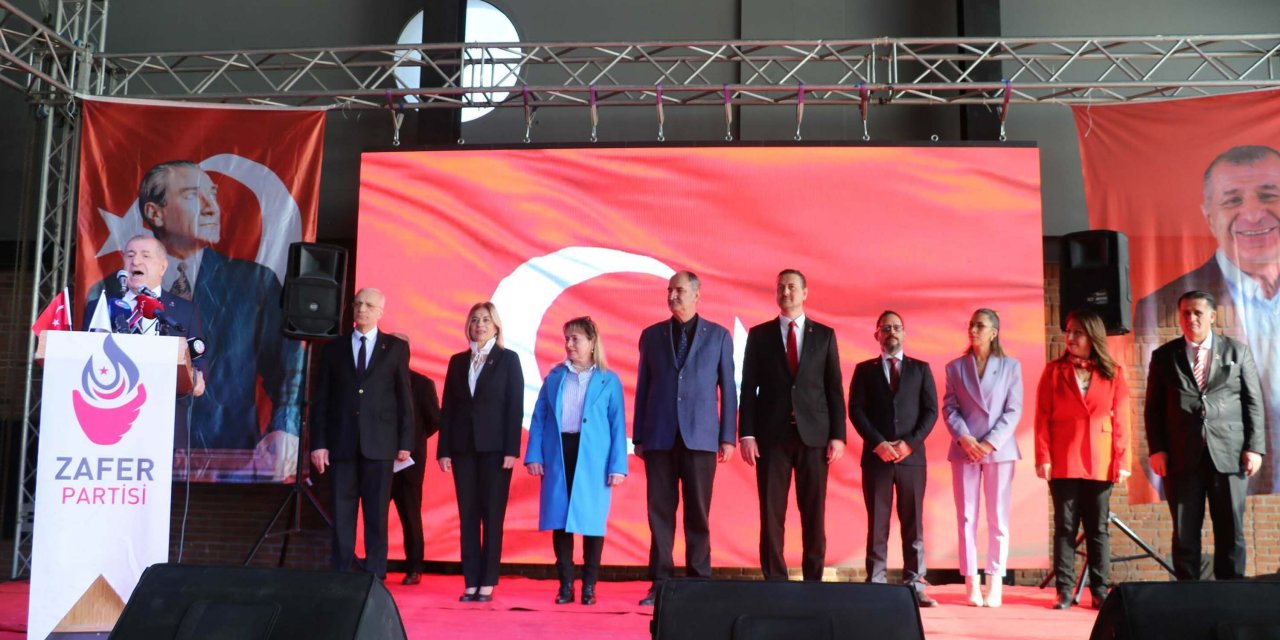 Özdağ, Zafer Partisi'nin İzmir Büyükşehir Ve İlçe Belediye Başkan Adaylarını Tanıttı