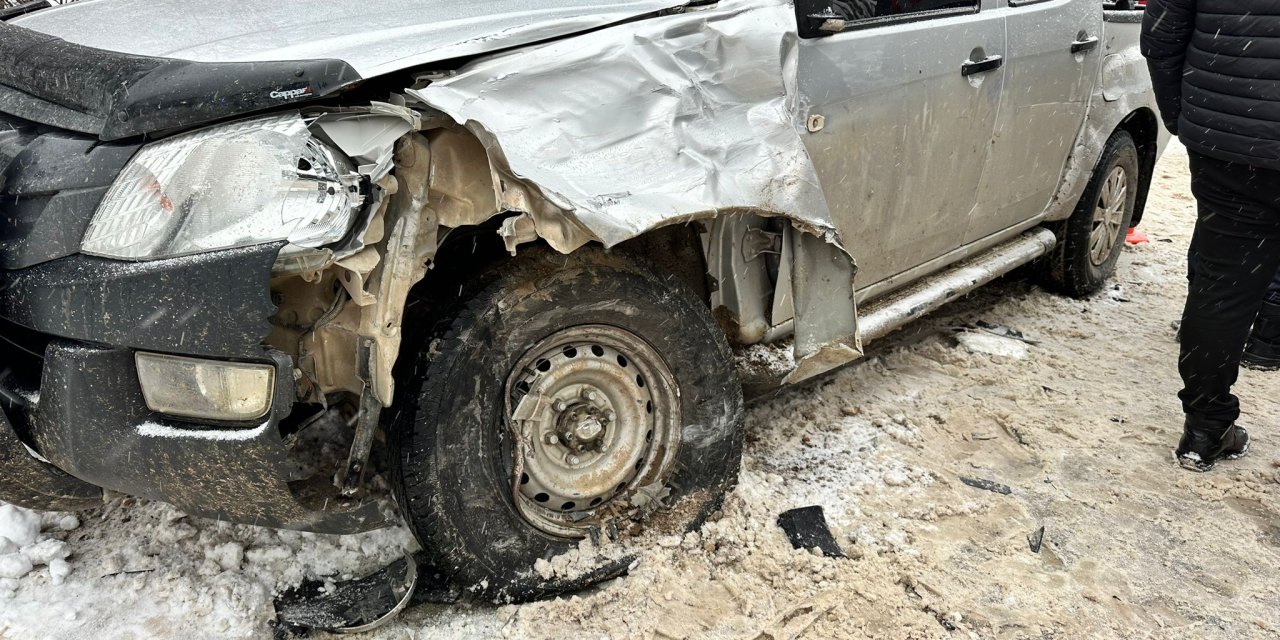 Kaza Raporu Hazırlayan Jandarma Ve Sürücüye Cip Çarptı: 2 Yaralı