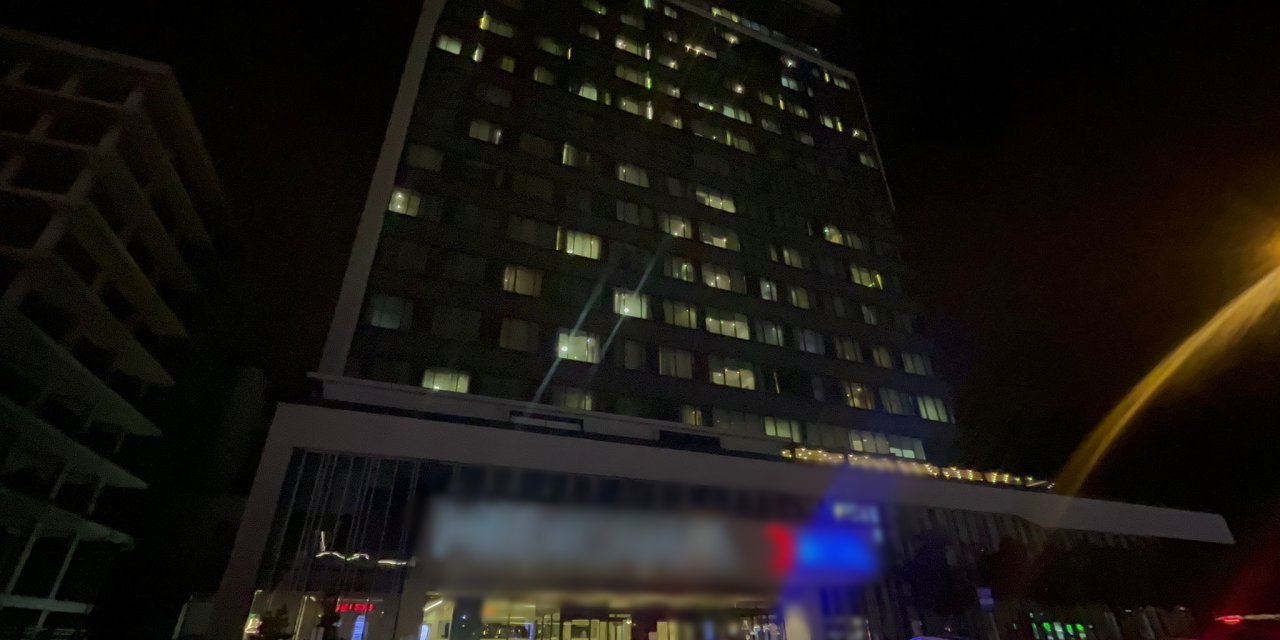 Konsere Giderken Yolda Rahatsızlanan Alişan, Bursa'da Hastaneye Kaldırıldı (2)