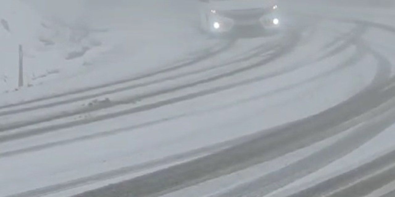 İnegöl Ve İznik'te Kar Yağışı; Araçlar Yolda Mahsur Kaldı