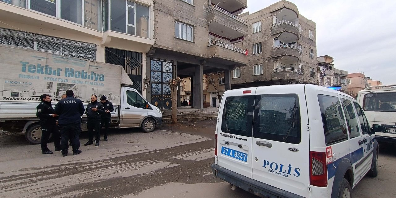 Eşini Ve 2 Kayınbiraderini Öldürüp, Kızı İle Baldızını Ağır Yaralayarak İntihar Etti