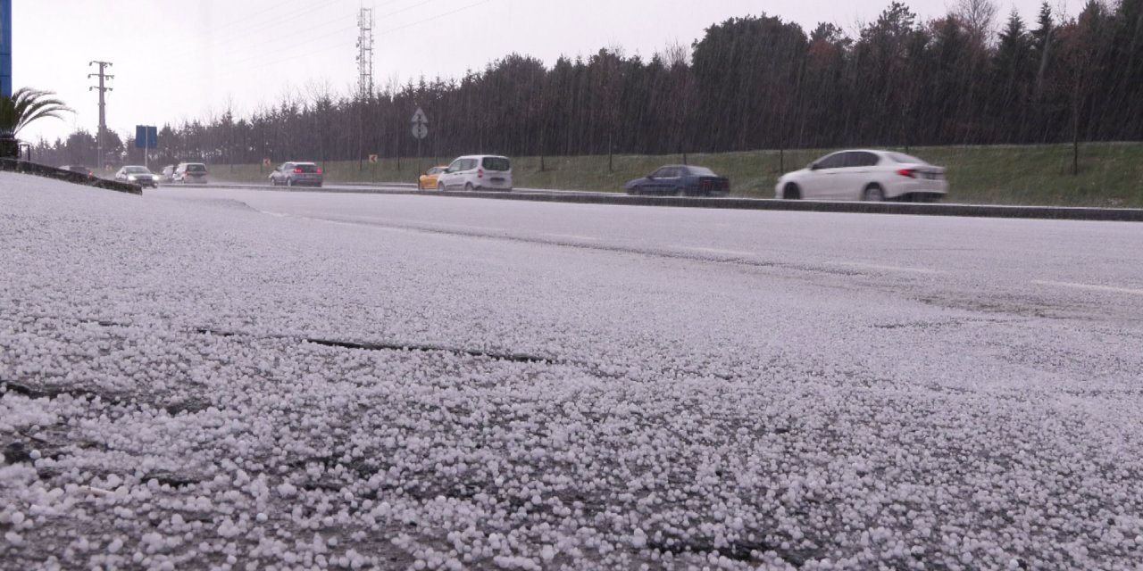 Arnavutköy'de Dolu Yağışı Etkili Oldu
