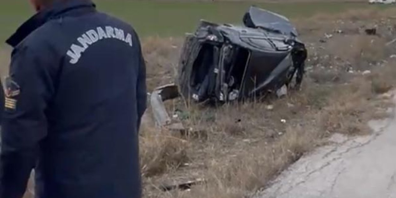 Eskişehir'de Direğe Çarpan Otomobildeki 2 Kişi Öldü