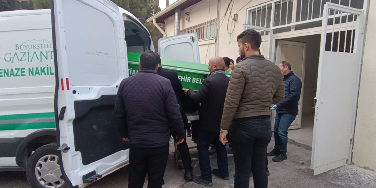 Eşini Ve 2 Kayınbiraderini Öldürüp, Kızı İle Baldızını Ağır Yaralayarak İntihar Etti (2)