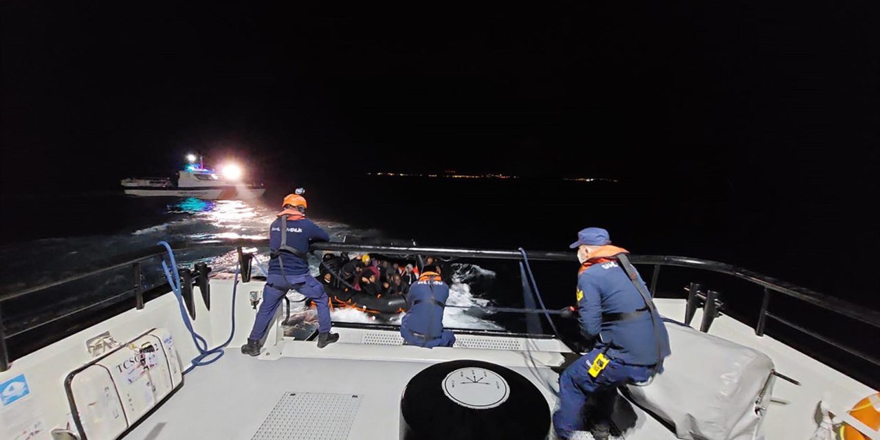 İzmir'de 63 Düzensiz Göçmen Yakalandı