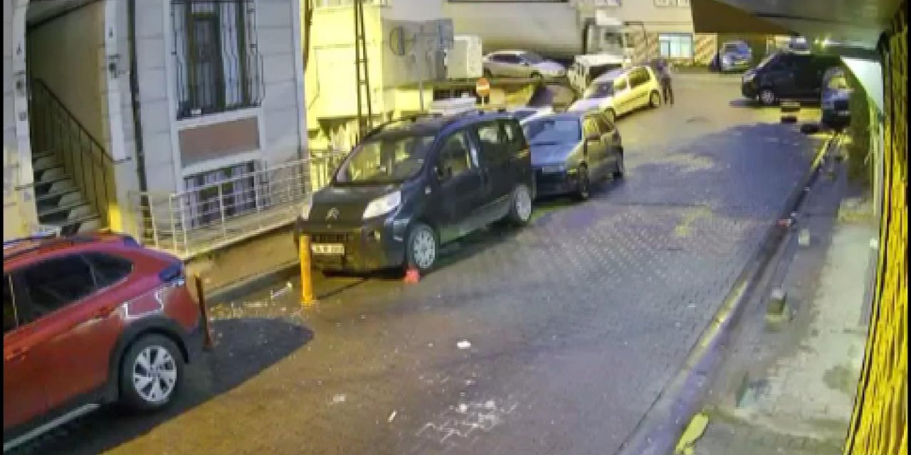 Kağıthane’de Park Halindeki Araçların Arasından Geçmek İstedi, 7 Araca Hasar Verdi