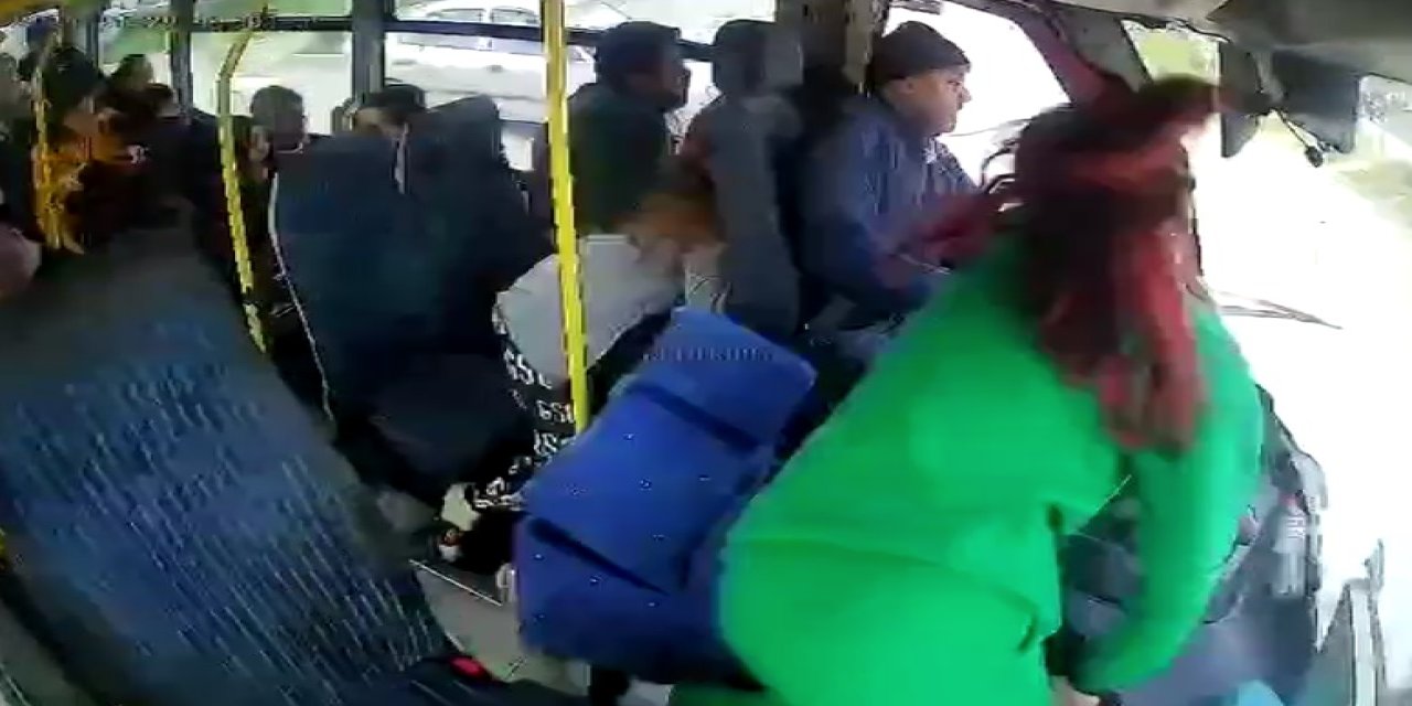 Adana'da, 9 Kişinin Yaralandığı Kaza, Minibüsün Kamerasında