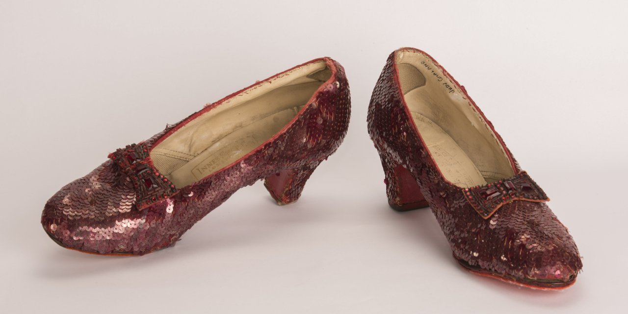 ‘Oz Büyücüsü’ Filmindeki Kırmızı Ayakkabıları Çalan Hırsıza Para Cezası