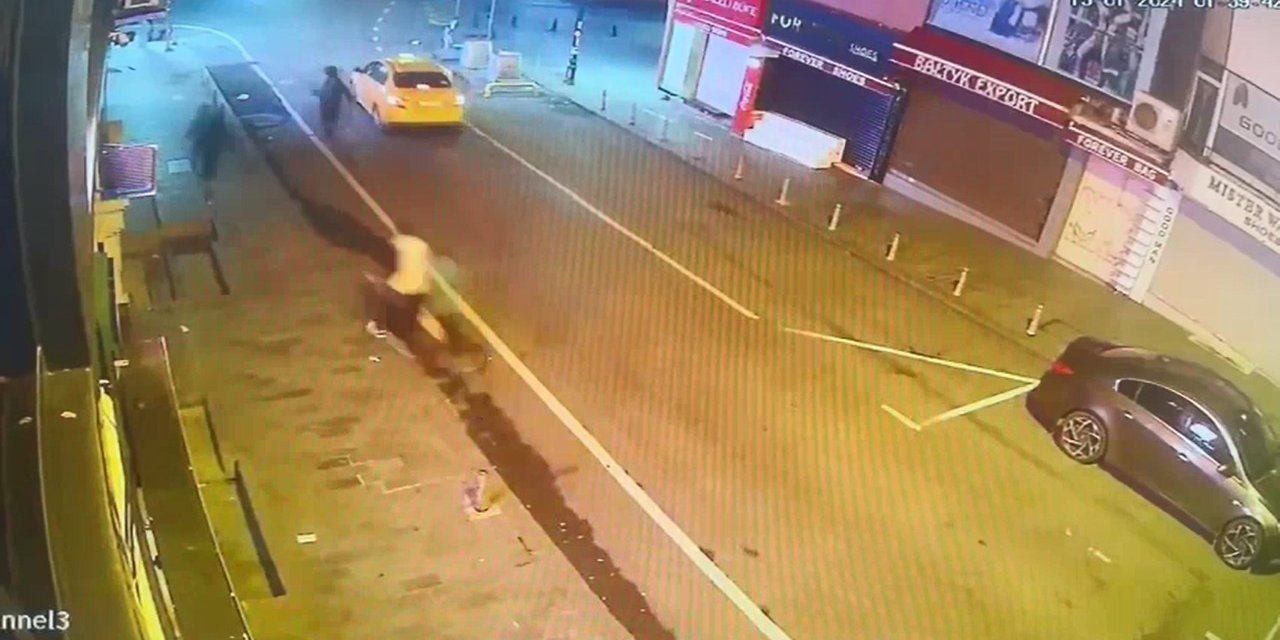 Fatih'te Turistin Çantasını Çalan İki Şüpheli Tutuklandı