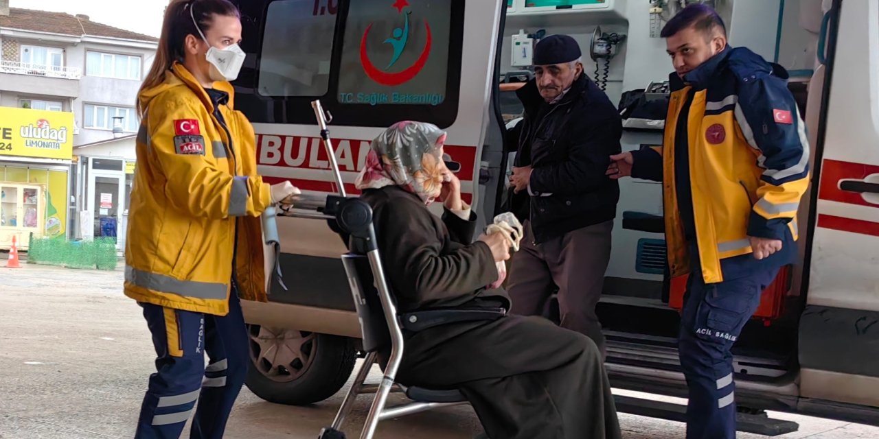 Uyuz Olan Çift, Hayvanlarda Kullanılan Parazit Kremini Sürünce Hastanelik Oldu