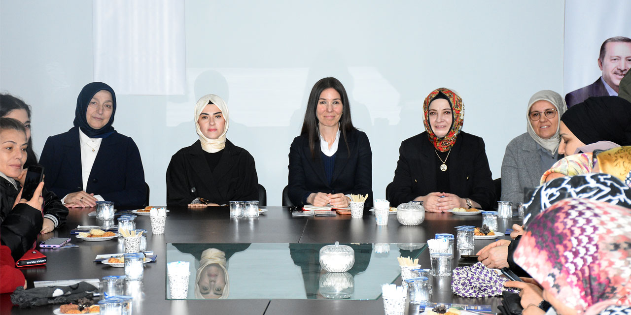 AK Parti'li Karaaslan, Samsun'da kadın seçmenlerle buluştu
