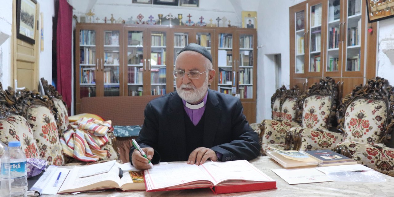 Süryani Papaz, Mardin'i Tanıtmak İçin 29 Yılda 15 Kitap Yazdı