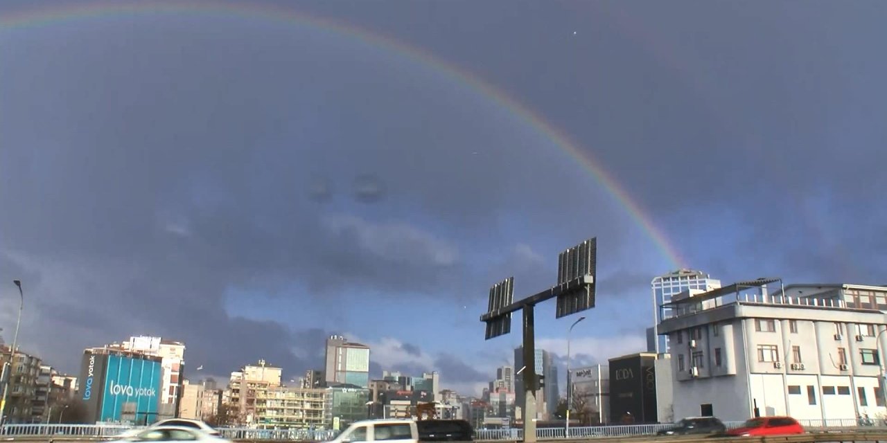 Kadıköy'de Yağmur Sonrası Gökkuşağı