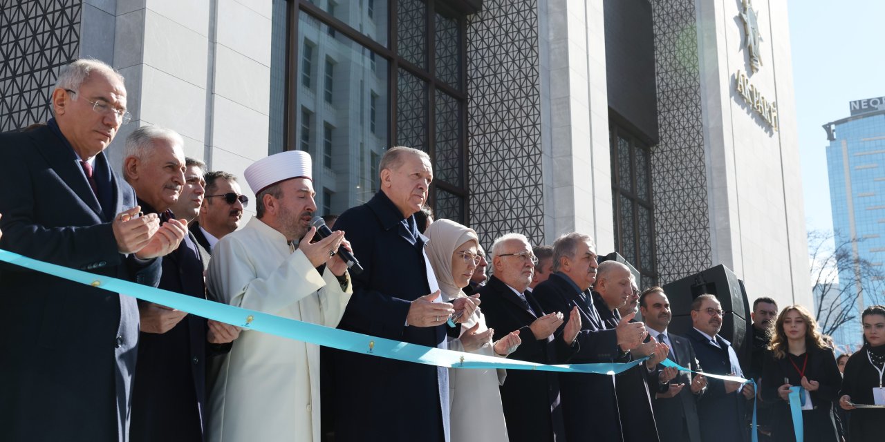 Erdoğan: Türkiye'nin Eski Günlerine Dönmesini Bekleyen Bir Güruh Var