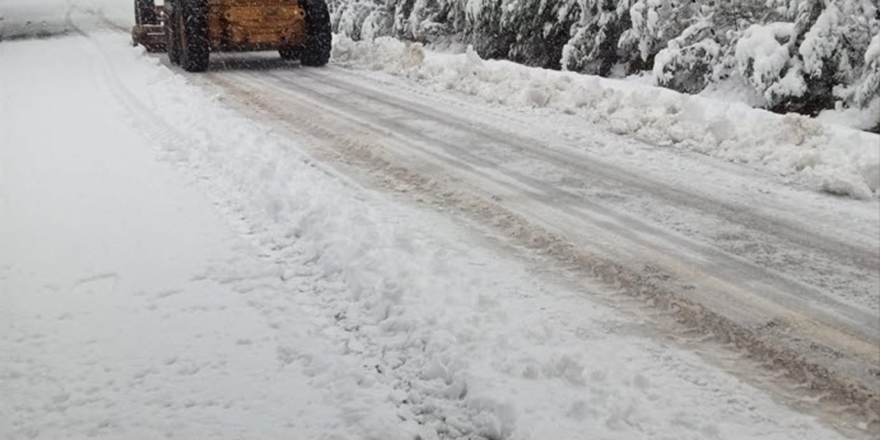 Çanakkale'nin Yüksek Kesimlerinde Kar Yağışı