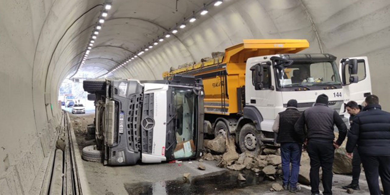 Rize'de devrilen hafriyat kamyonunun sürücüsü yaralandı