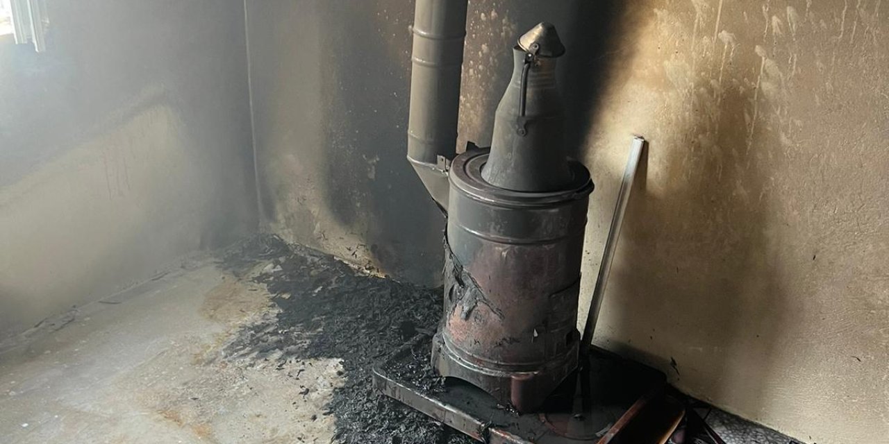 Diyarbakır’da Sobadan Çıkan Yangında Dumandan Etkilenen 2 Kardeşten Biri Öldü