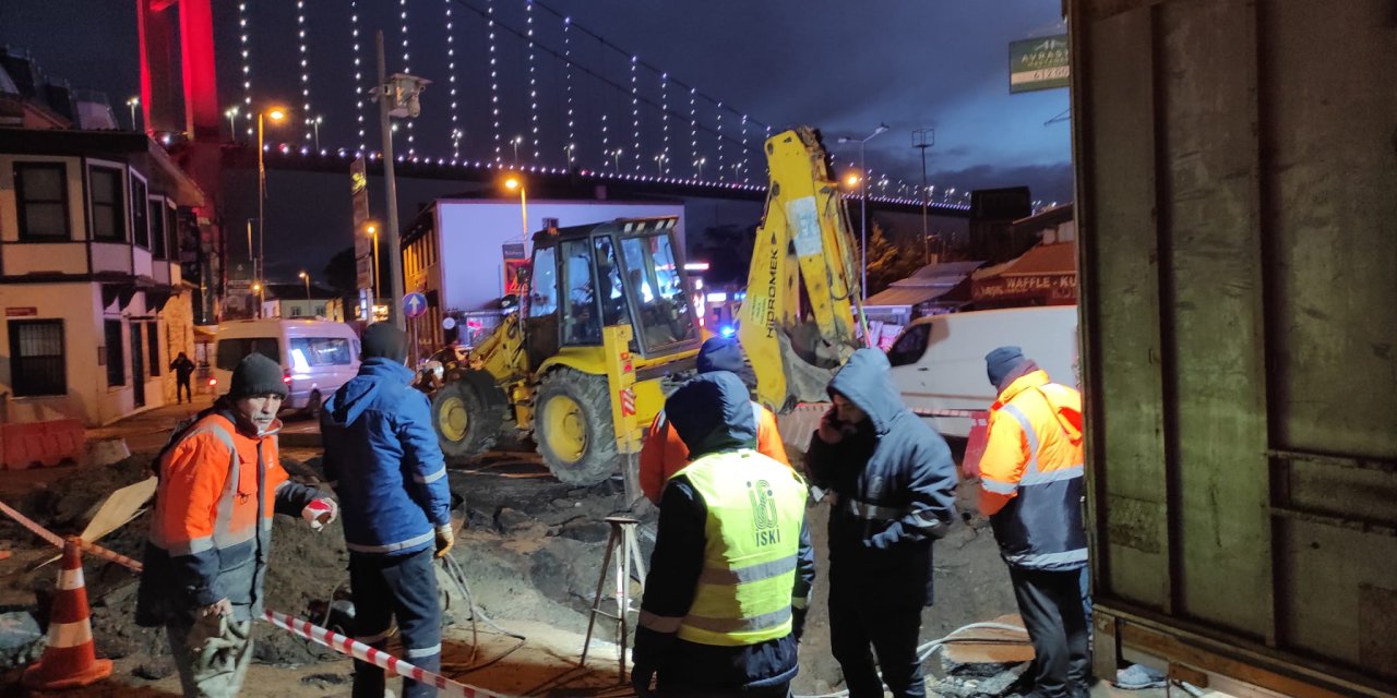 Beşiktaş'ta Ana İsale Hattı Patladı, Trafik Durdu-1