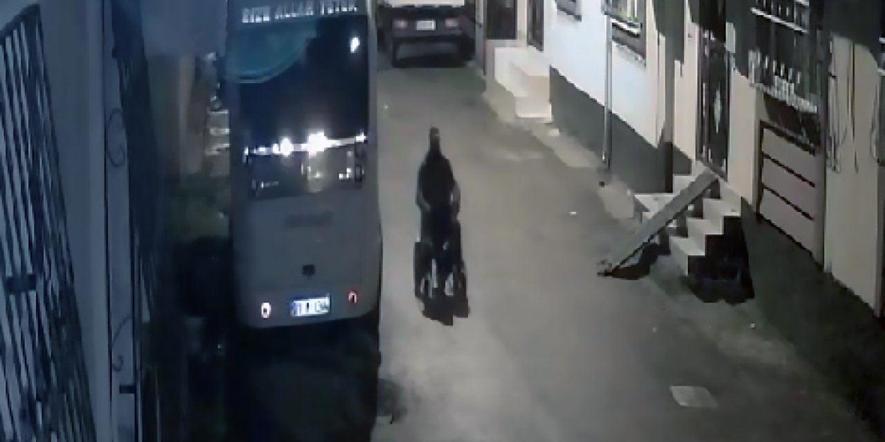 Çaldığı Yürüme Engellinin Akülü Tekerlekli Sandalyesiyle Gezip, Hurda Topladı