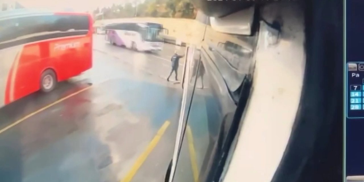 Otogarda İki Otobüsün Çarpıştığı Kaza Anına Ait Kamera Görüntüleri Ortaya Çıktı