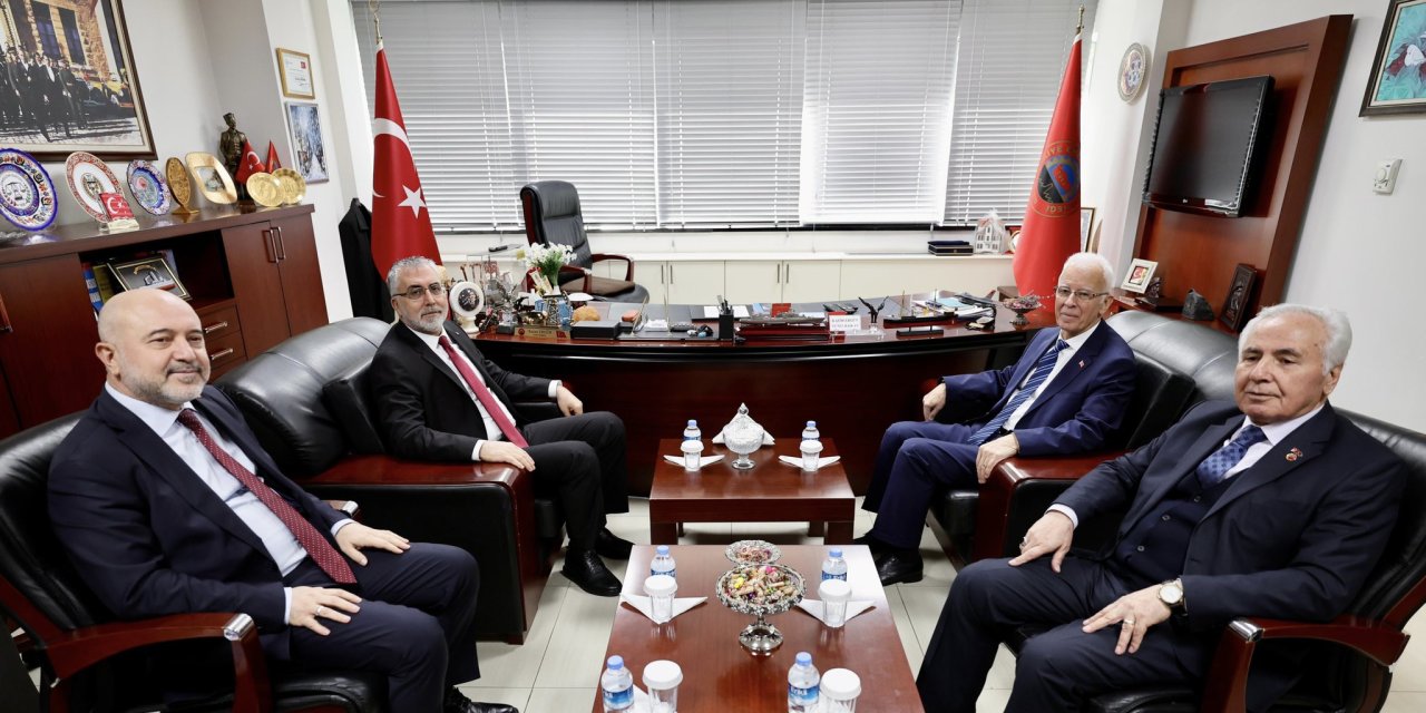 Bakan Işıkhan, Türkiye Emekliler Derneği Genel Başkanı Ergün İle Bir Araya Geldi