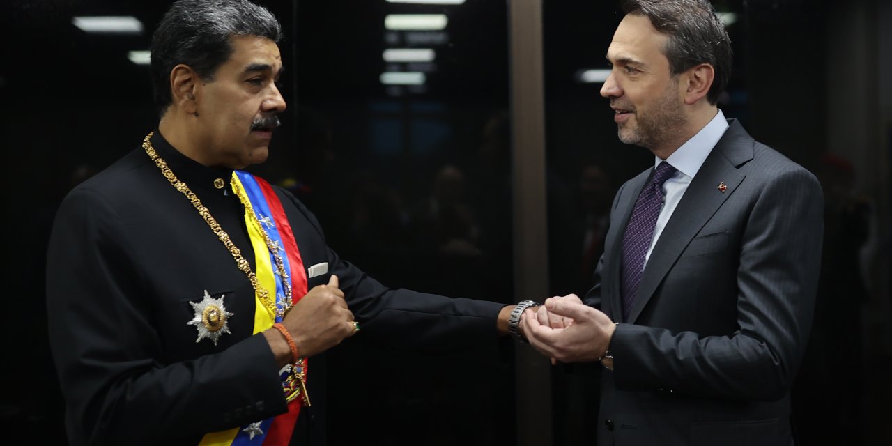 Bakan Bayraktar, Venezuela Devlet Başkanı Maduro İle Görüştü