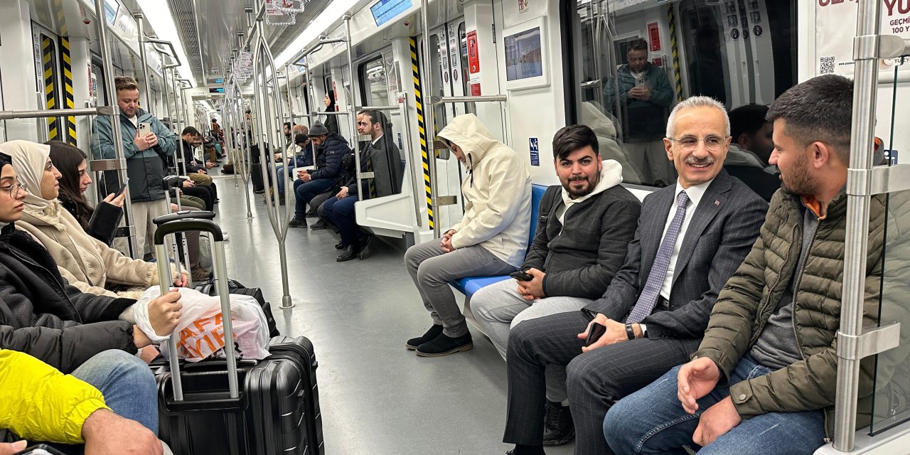 Bakan Uraloğlu, İstanbul Havalimanı'na Metroyla Gitti