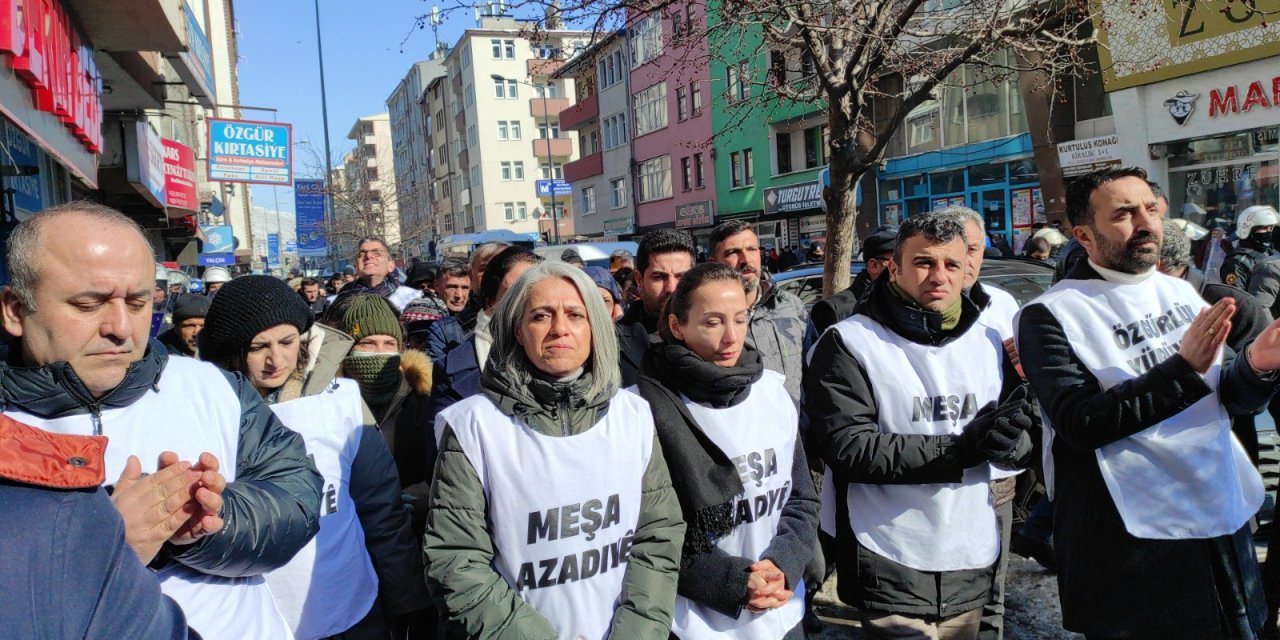 Kars'ta Dem Parti’nin 'Özgürlük Yürüyüşü' Başladı
