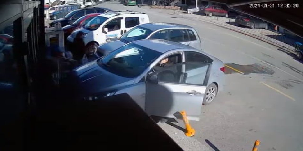 Sürücüsünün Fren Yerine Gaza Bastığı Otomobil, İş Yerine Çarptı