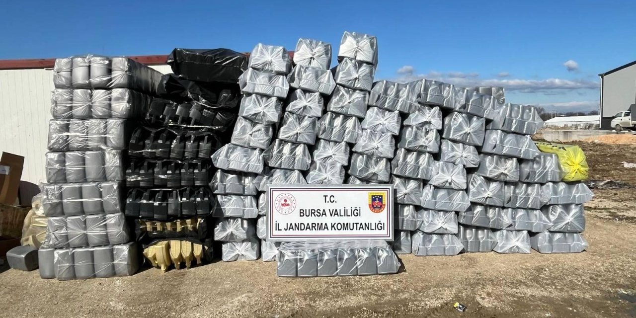 Jandarmadan  20 Milyon Tl Değerinde Kaçak Akaryakıt Operasyonu: 2 Gözaltı