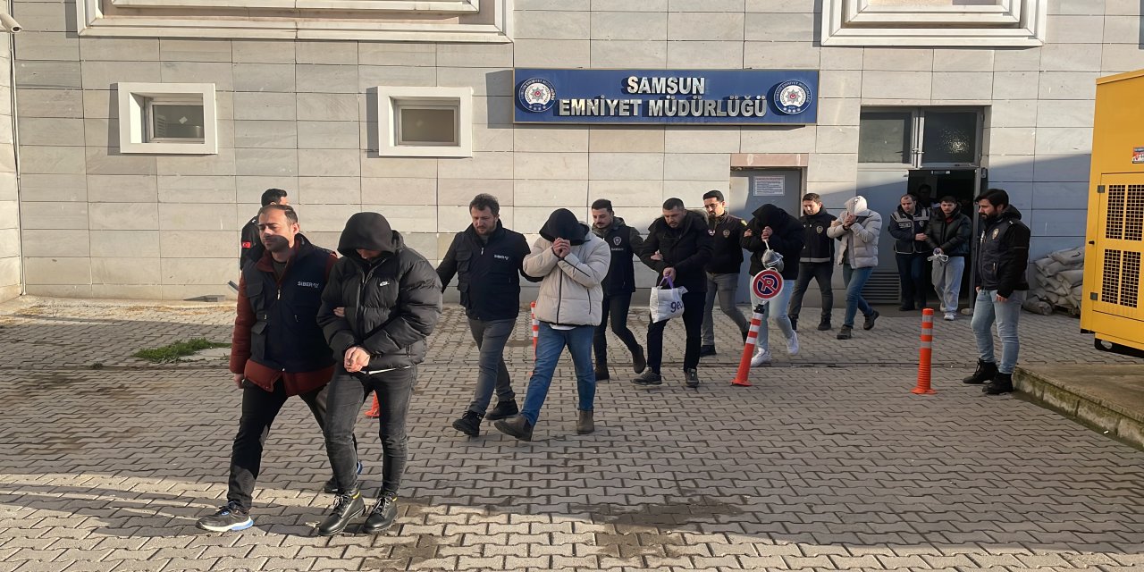 Samsun'da "Sibergöz-21" operasyonunda yakalanan 25 şüpheli adliye çıkarıldı