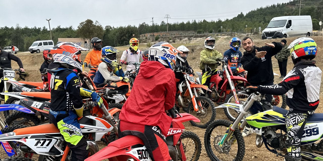 Motosiklet Federasyonu Kış Kampında Viraj Ve Rampa Atlama Eğitimleri Yapıldı