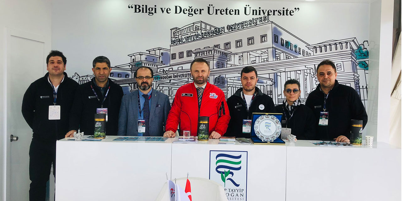 Rektör Yılmaz, TEKNOFEST İstanbul’da RTEÜ Standını Ziyaret Etti