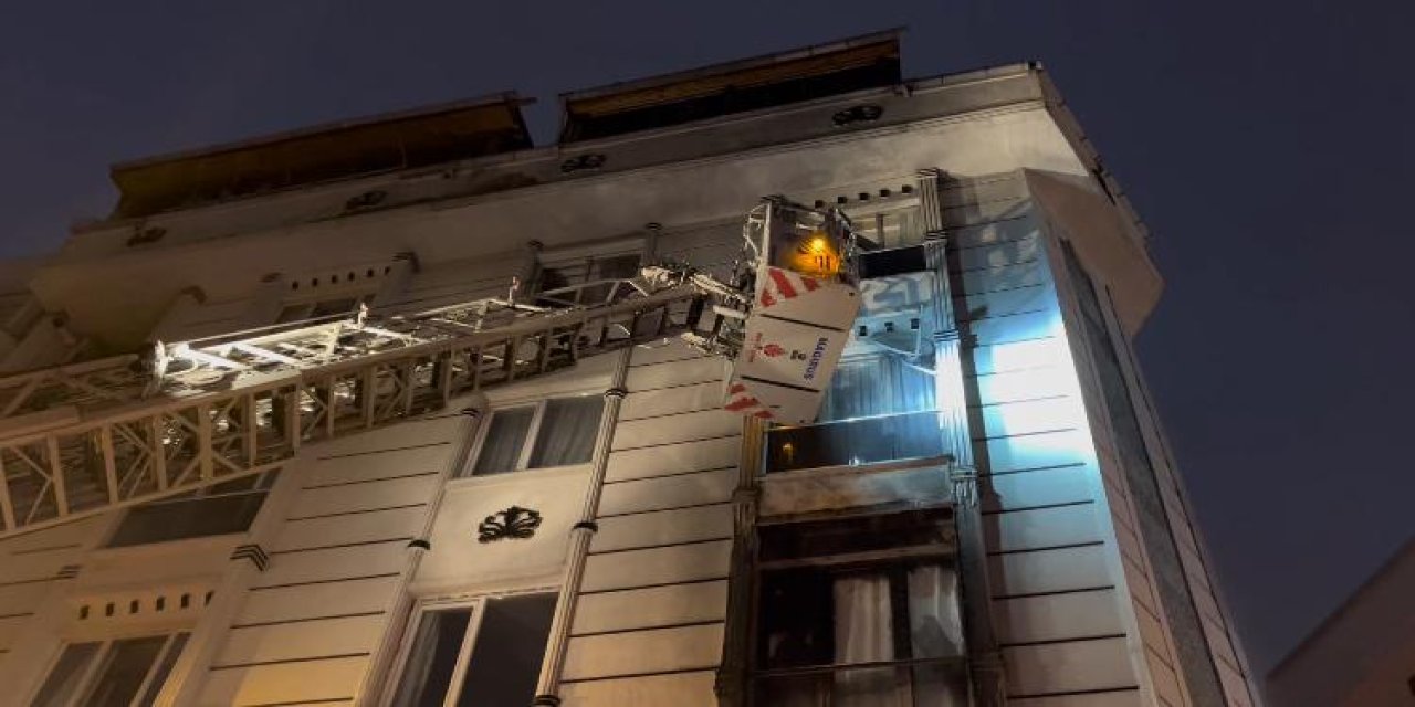 Esenyurt'ta Çıkan Yangında Mahsur Kalan 12 Kişi İtfaiye Tarafından Kurtarıldı