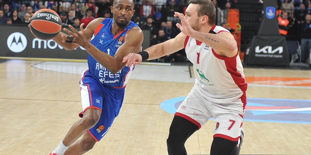 Anadolu Efes - Olimpia Milano: 79-73