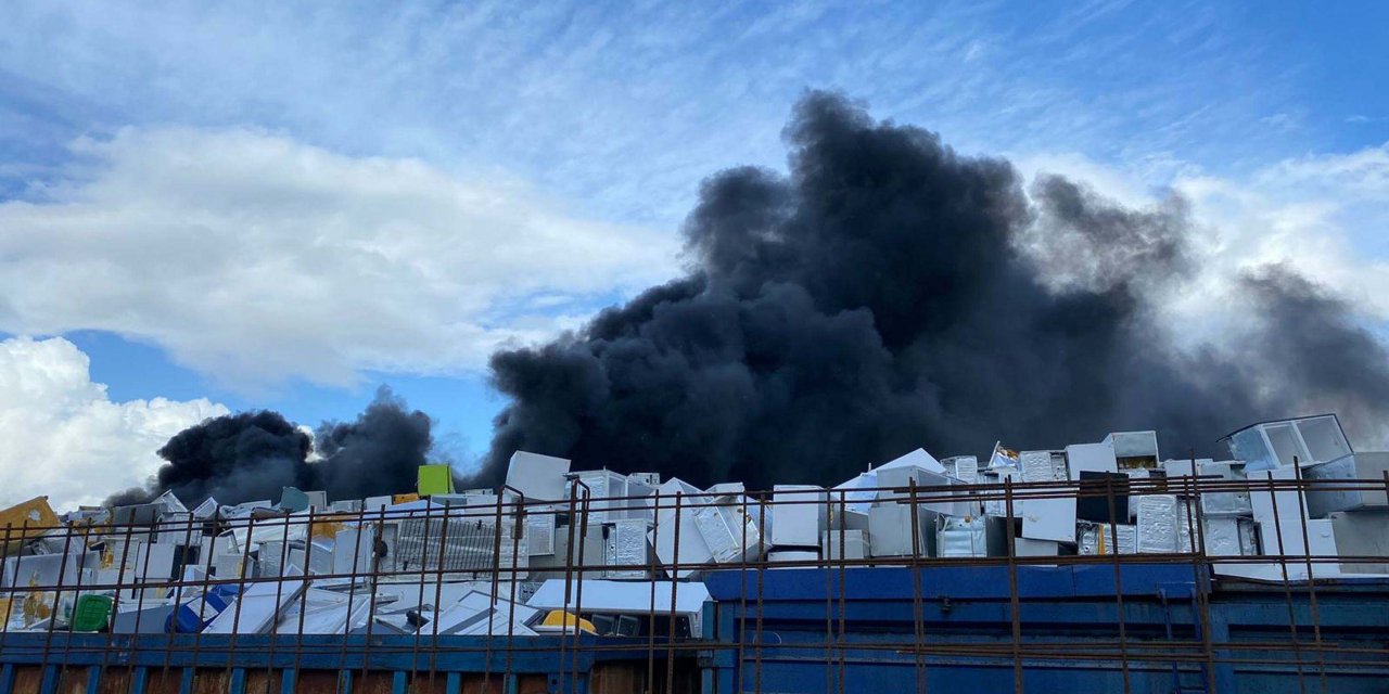 Manisa'da Yangınlara Neden Olan Geri Dönüşüm Tesisleri Kapatıldı