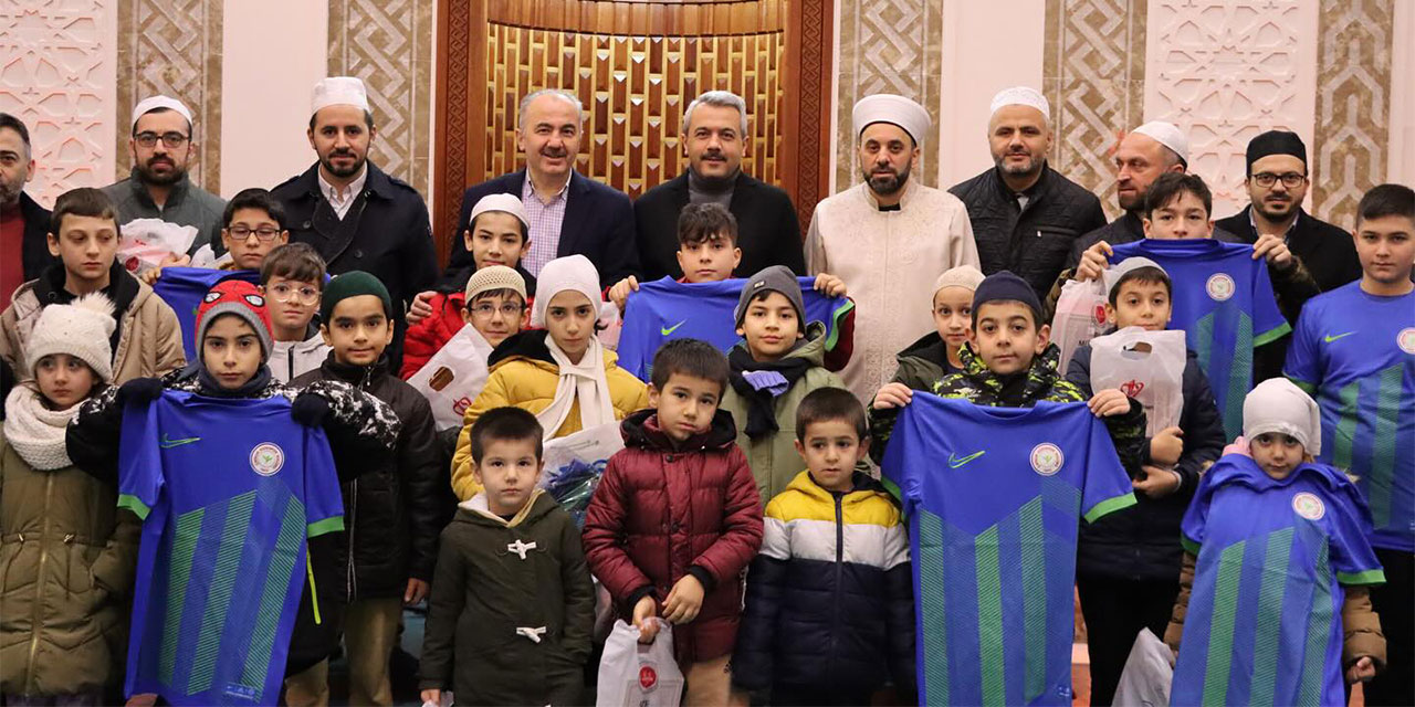 Rize'de “Camiyi Seviyoruz Namazla Buluşuyoruz” ödülleri verildi